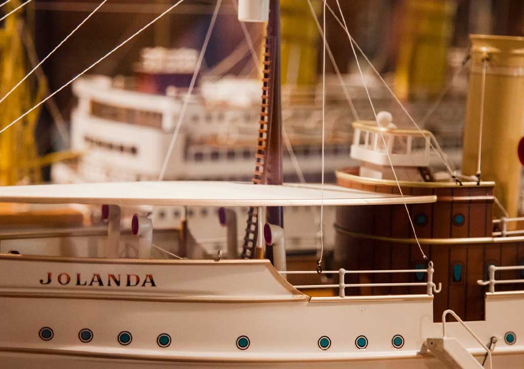 The Art of Display: Lighting, Backdrops, and Layouts for Scale Models